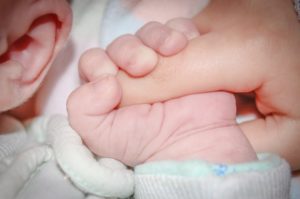 breastfeeding-moms-bonding